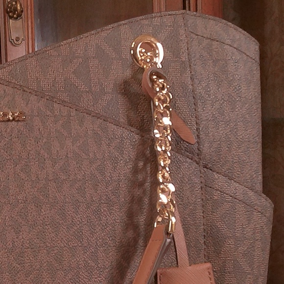 LKNW Michael Kors Signature Lg Chain Shoulder Bag GoldTone Accents(No Call Outs) - Picture 10 of 16